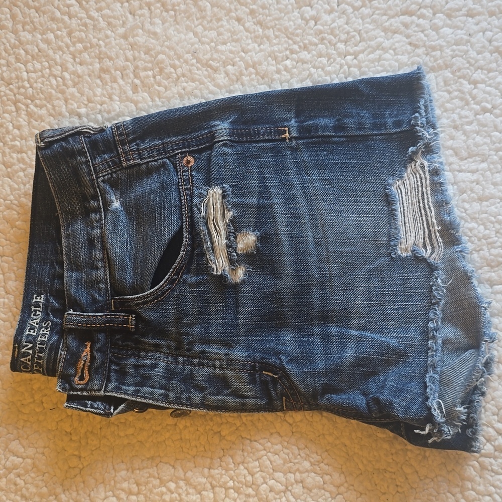 American Eagle Outfitters Women's Distressed Blue Denim Shorts Sz.4 - Picture 5 of 12